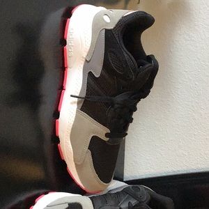 Cloud foam adidas sneaker